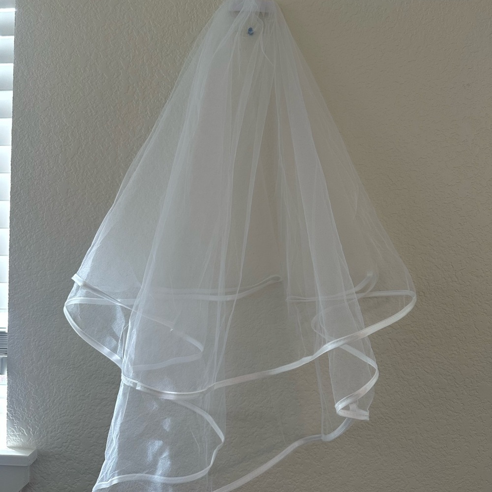 White Bridal Veil and headband